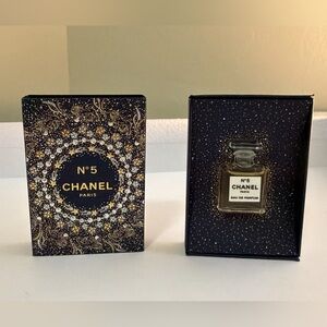 New & authentic CHANEL No. 5 Black holiday Edition.Mini Size